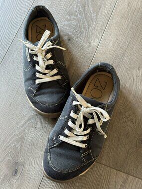 Zoe&Zac Lace-Up Canvas Sneakers - Black sz 7.5